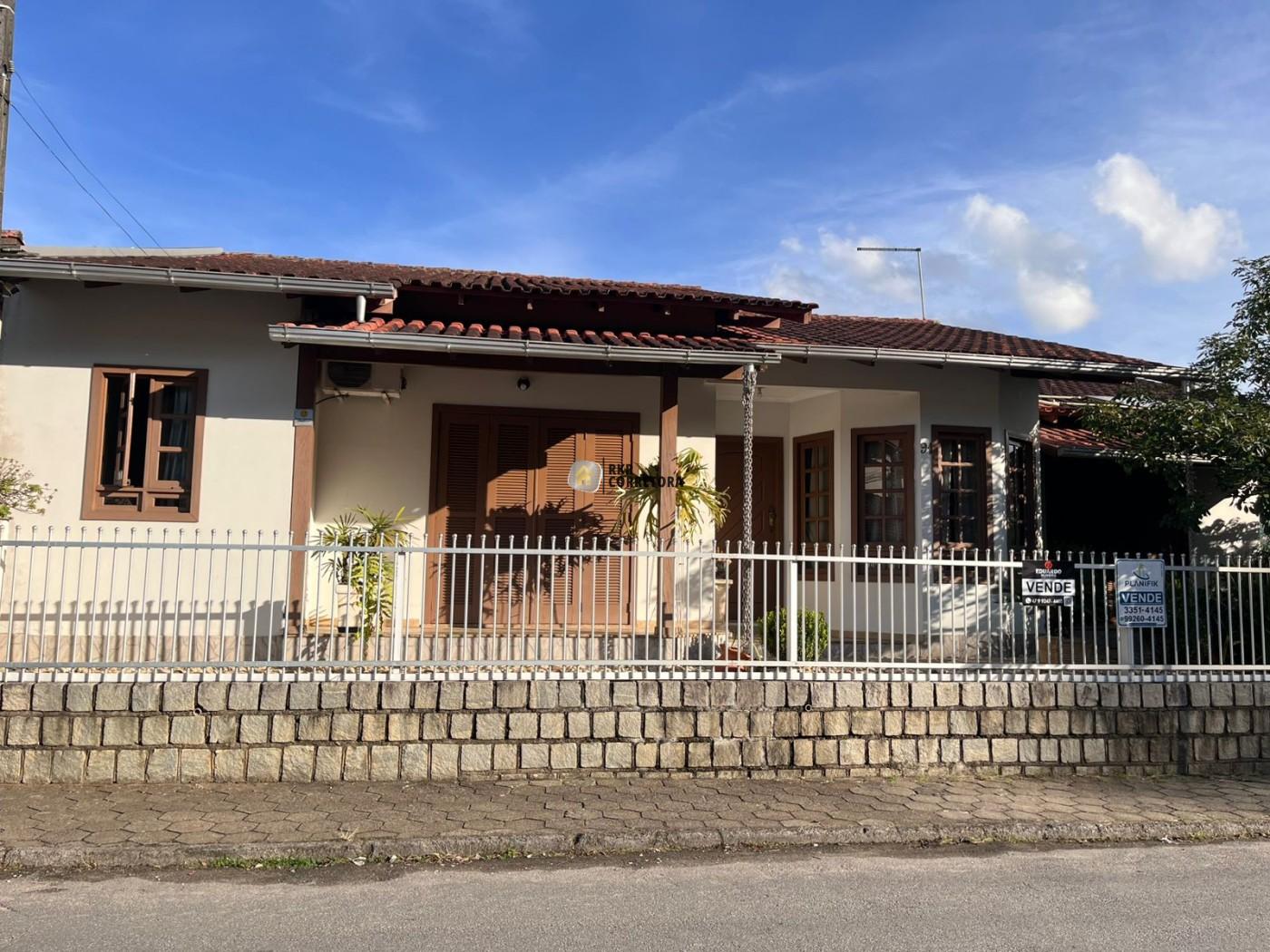 Casa de 4 quartos, no bairro ÁGUAS CLARAS, em Brusque | Eu Corretor