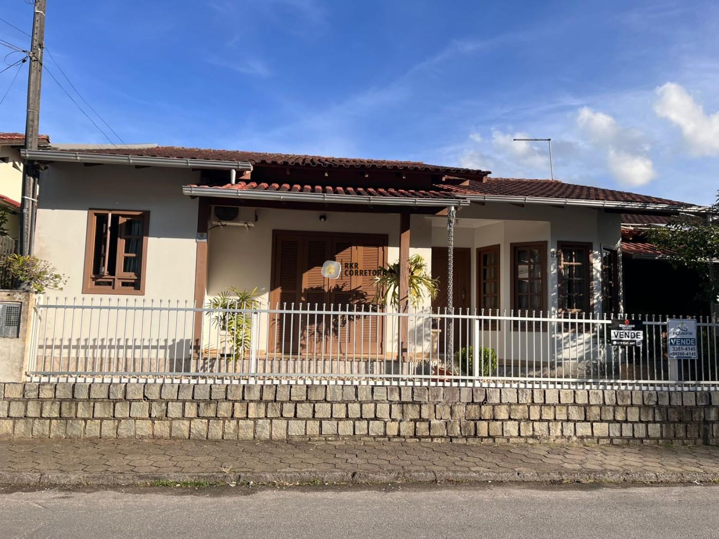 Casa de 4 quartos, no bairro ÁGUAS CLARAS, em Brusque | Eu Corretor