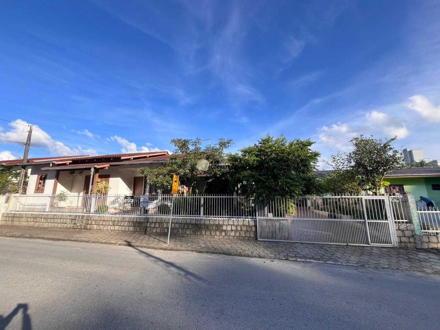 Casa de 4 quartos, no bairro ÁGUAS CLARAS, em Brusque | Eu Corretor