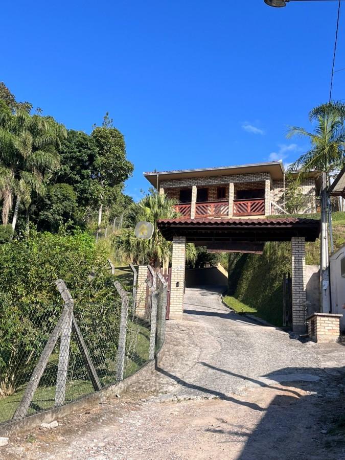 Casa de 4 quartos, no bairro CENTRO, em Guabiruba | Eu Corretor