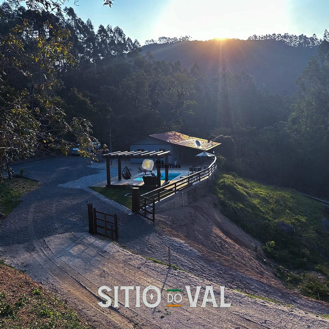 Casa de 120m² no bairro ., em Canelinha | Eu Corretor